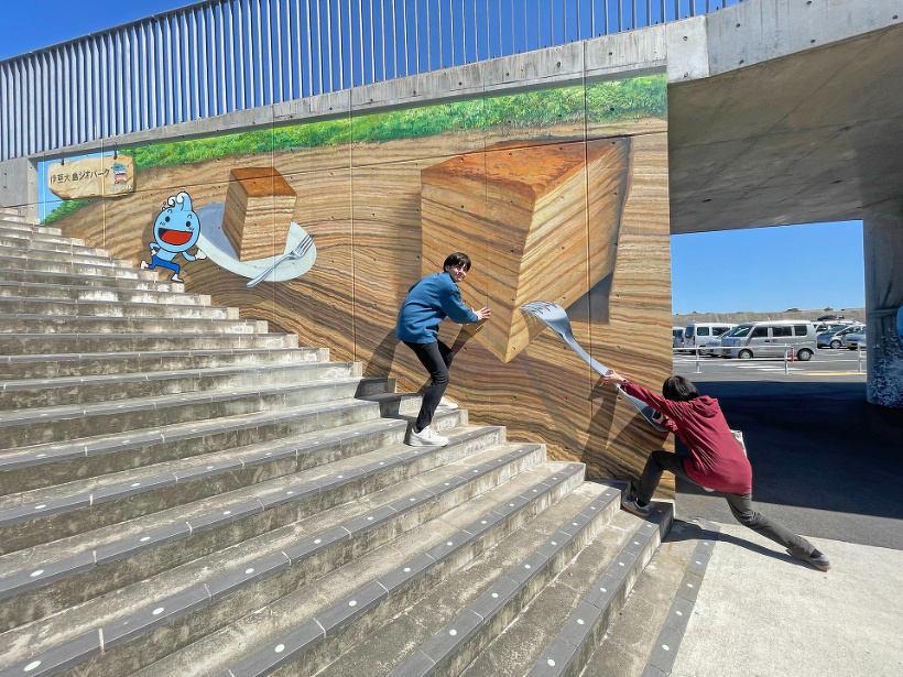 伊豆大島の玄関口・岡田港に「トリックアート」を整備しました